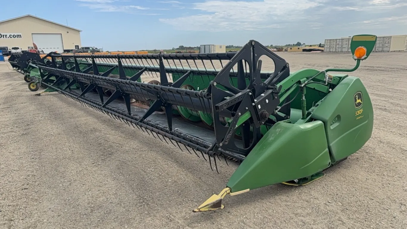 ID 0172 John Deere 630 30' Hydra Flex Header