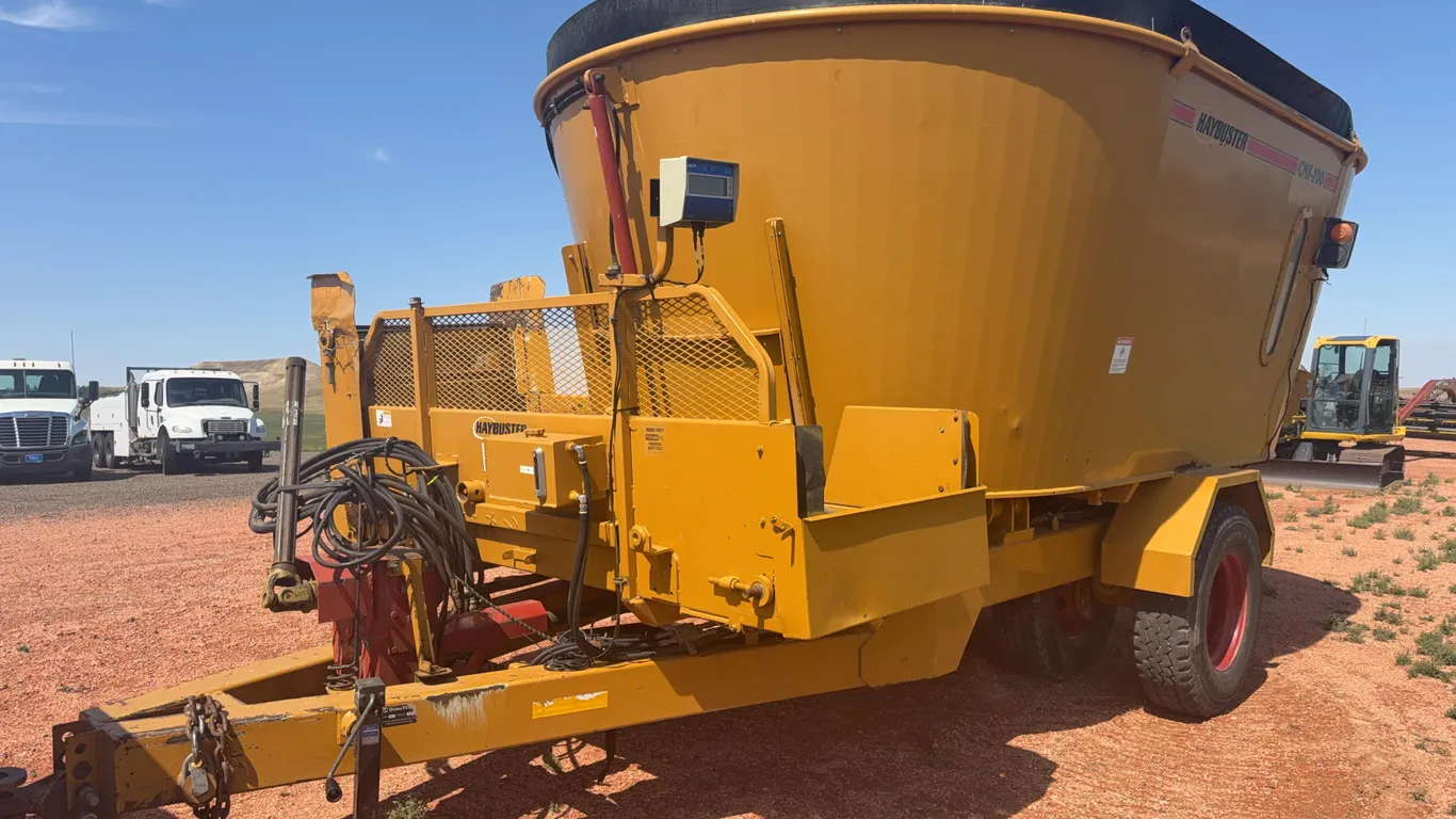 Haybuster CMF-700 Vertical Mixer