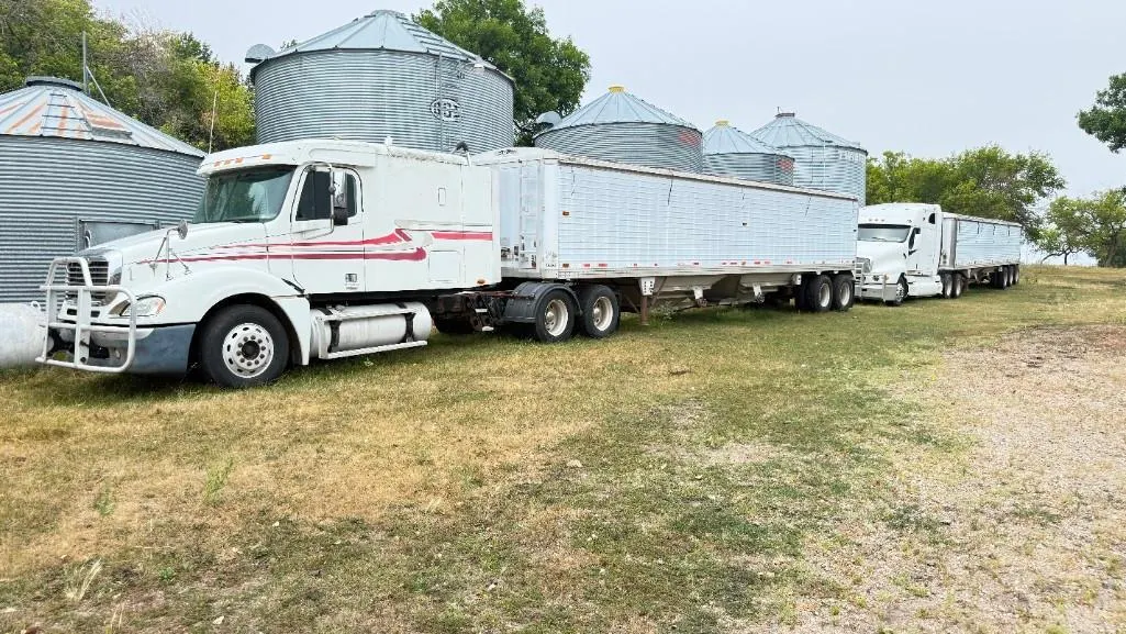 2002 Freightliner Columbia 120 Sleeper