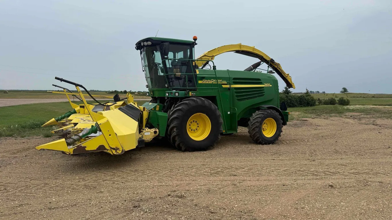 2005 John Deere 7400 Chopper