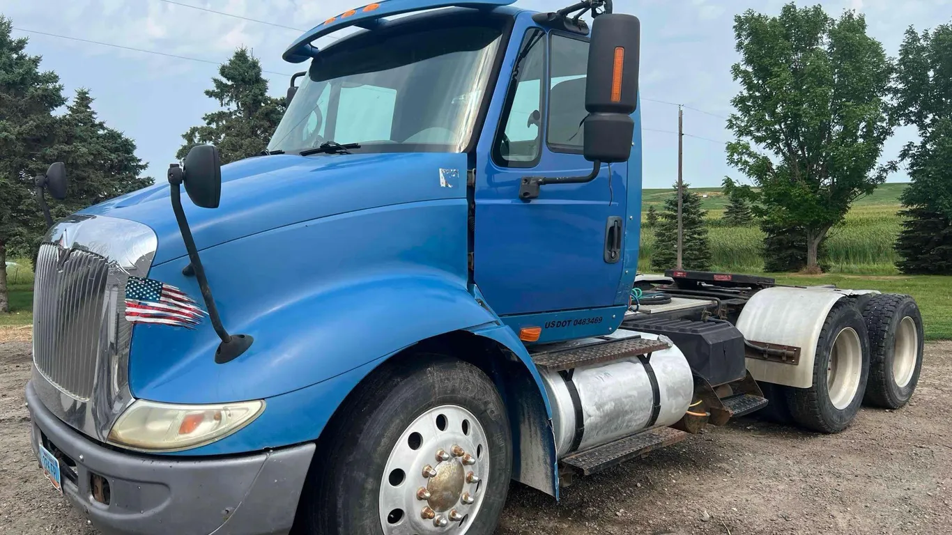 2003 International 8600 Semi