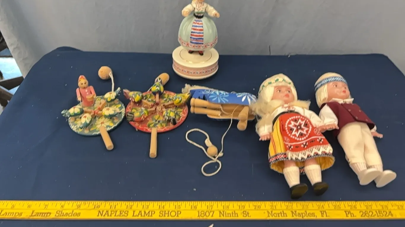 Dolls and vintage toys