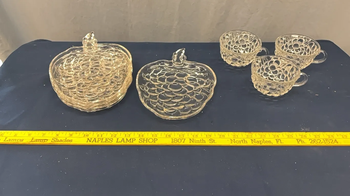 Trays and cups