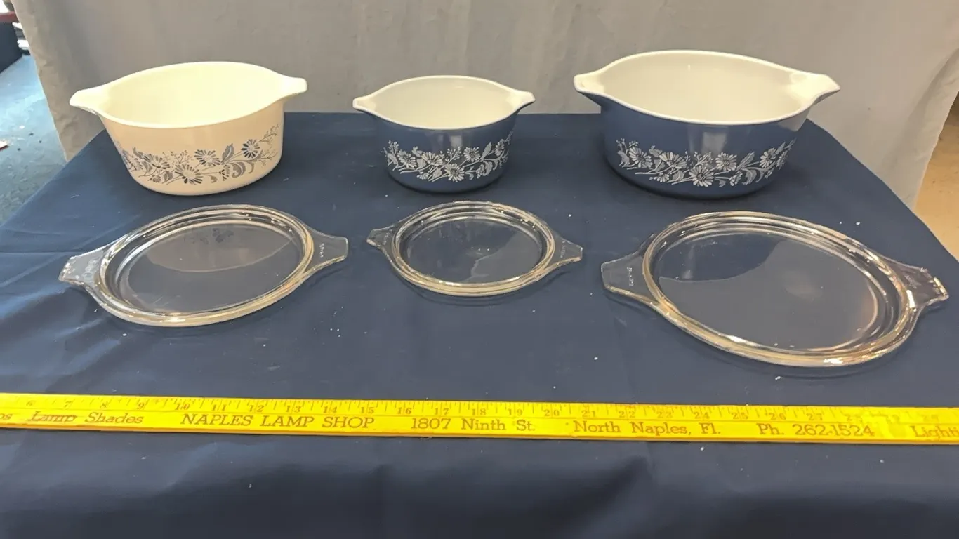 Vintage pyrex dishes