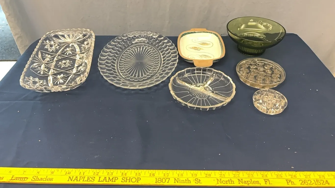 Trays and bowls