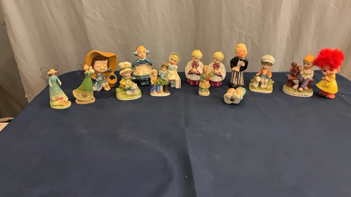 Decorative figurines