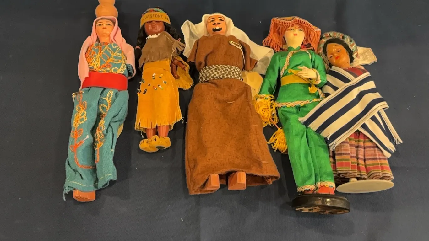 Figurines