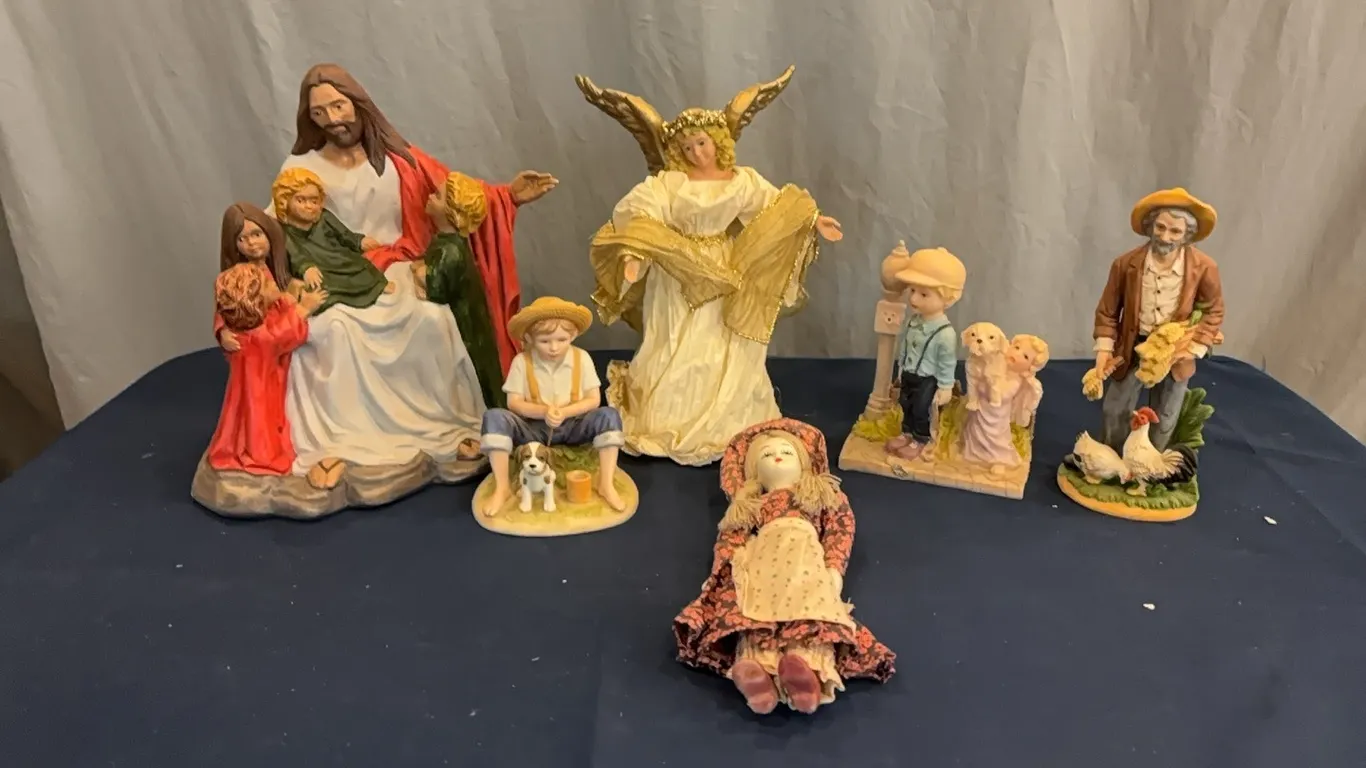Decorative figurines