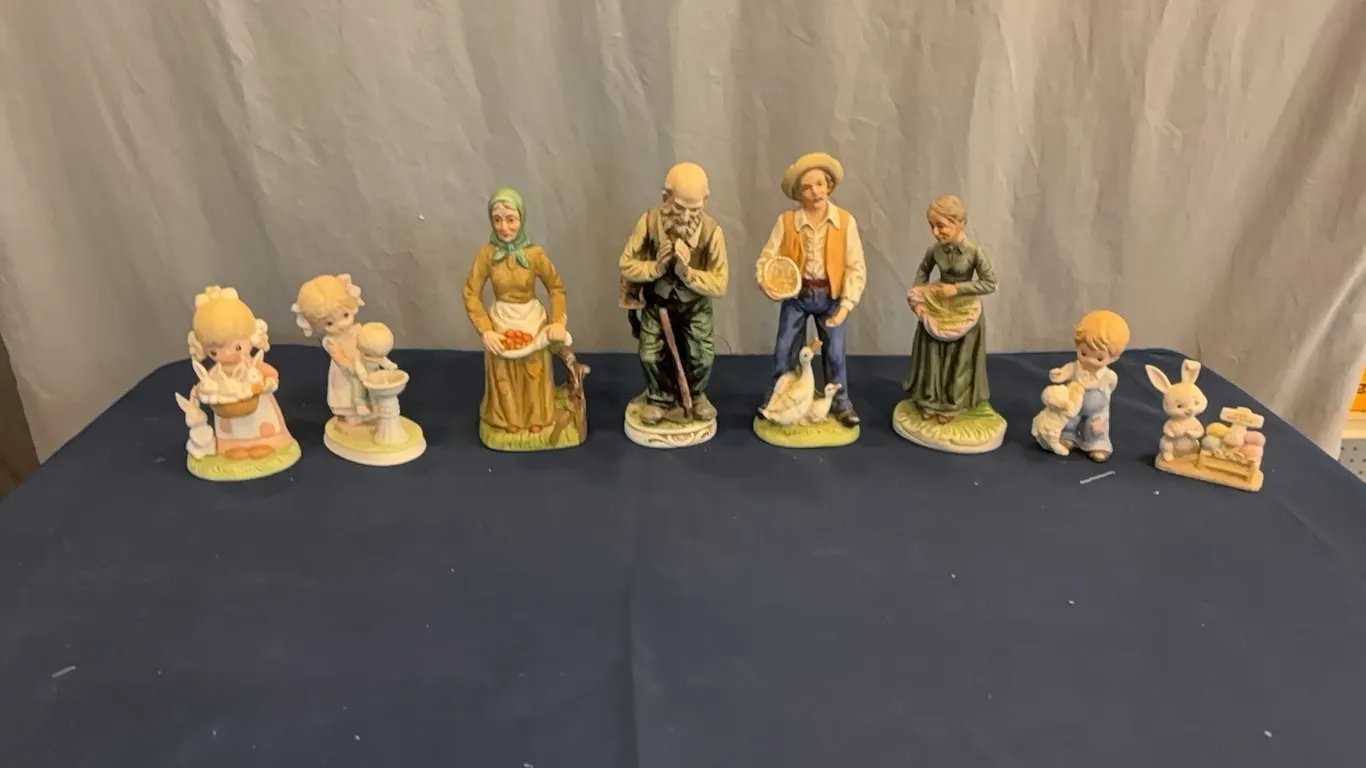 Decorative figurines
