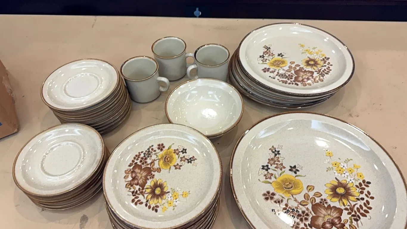 Stoneware dinnerware