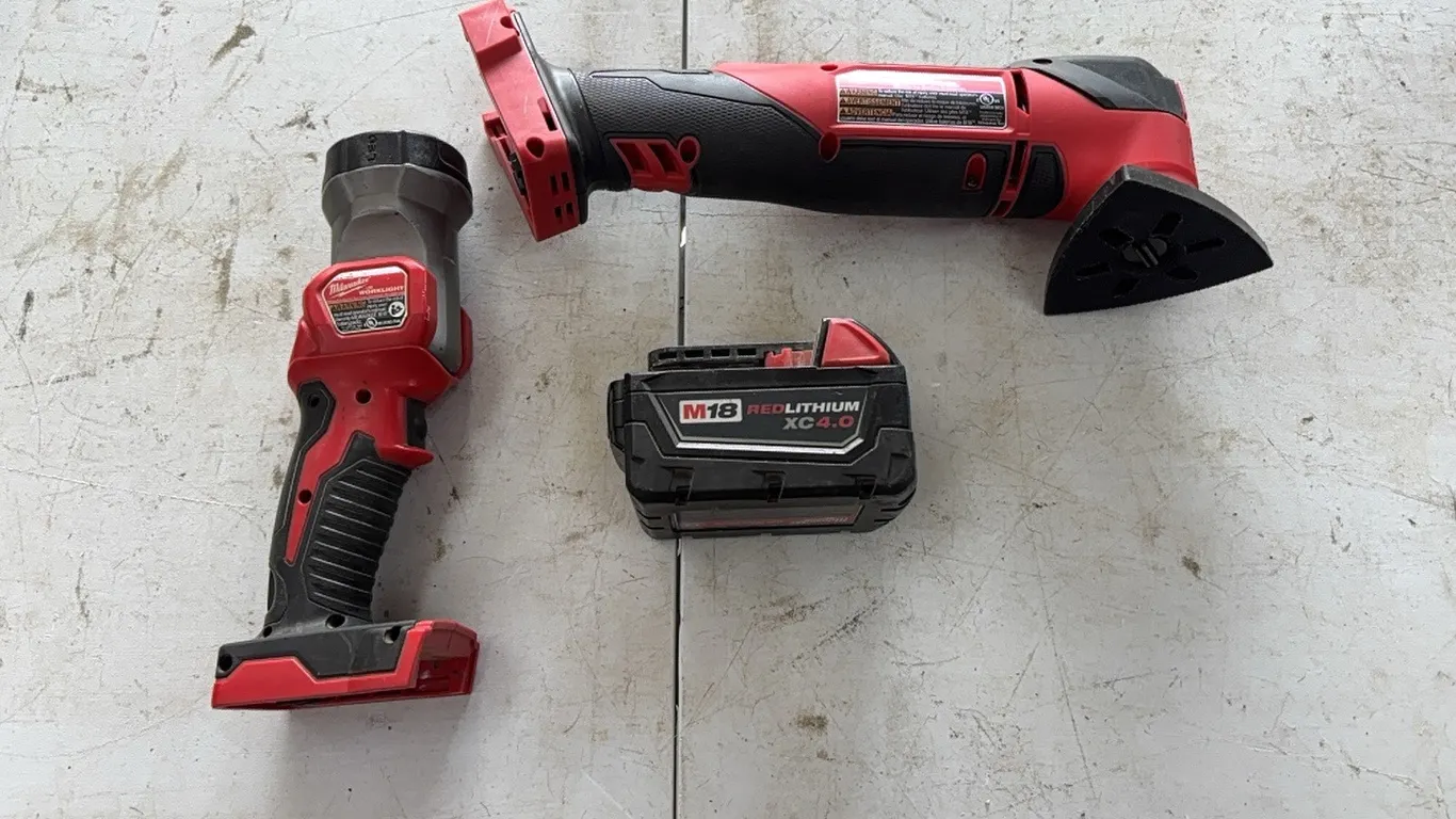 18 volt milwaukee LED work light and 18 volt milwaukee oscillating multi tool