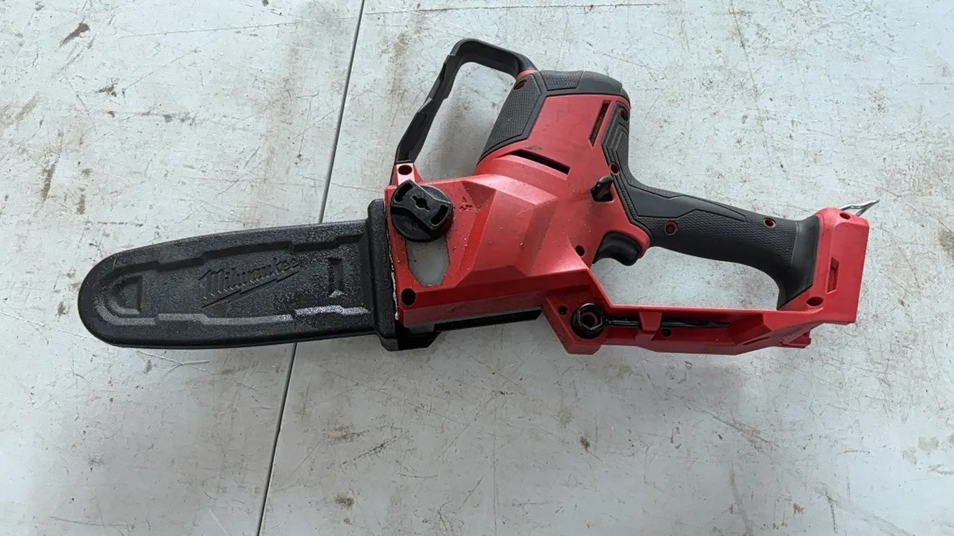 18 volt milwaukee pruning saw