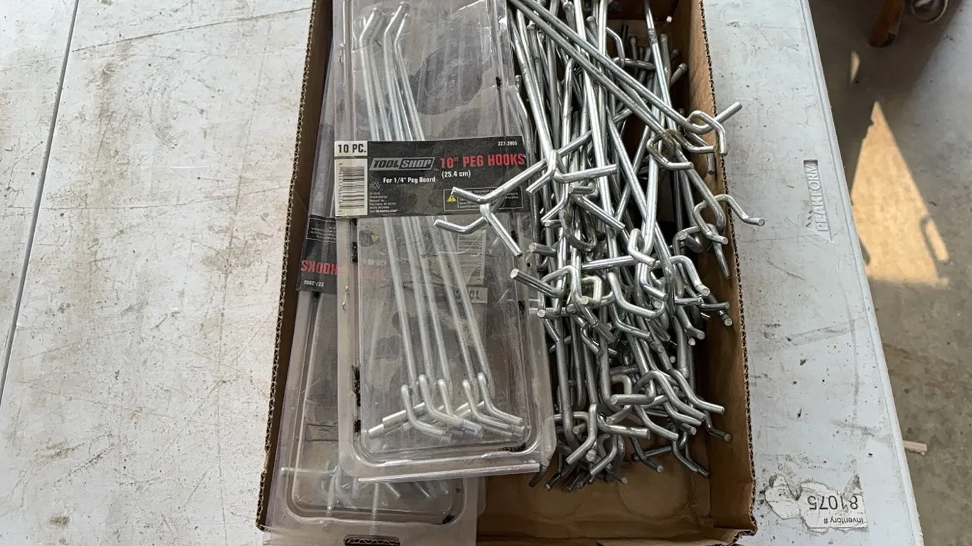 Peg hooks