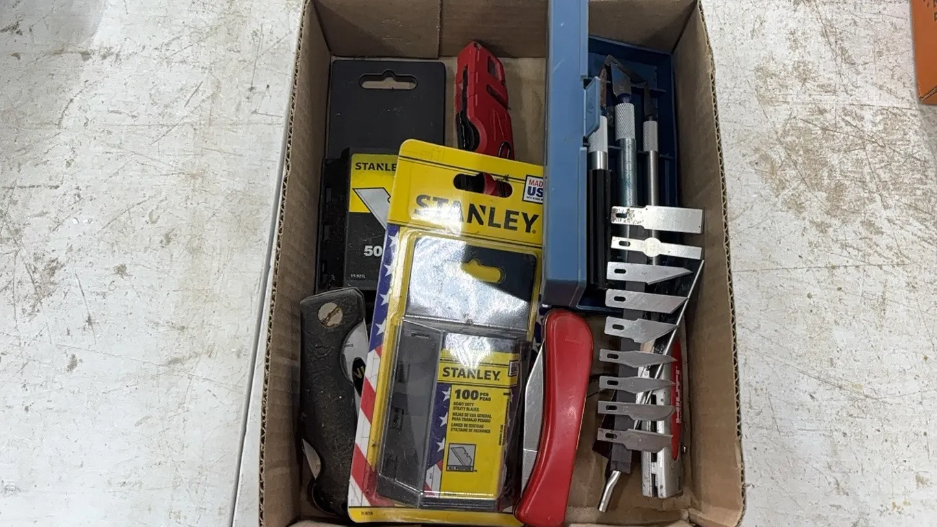 Pocket knives and razors