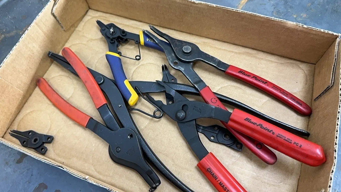 Snap ring pliers