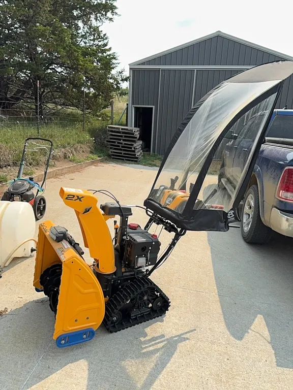 Cub Cadet 26” trac snoblower