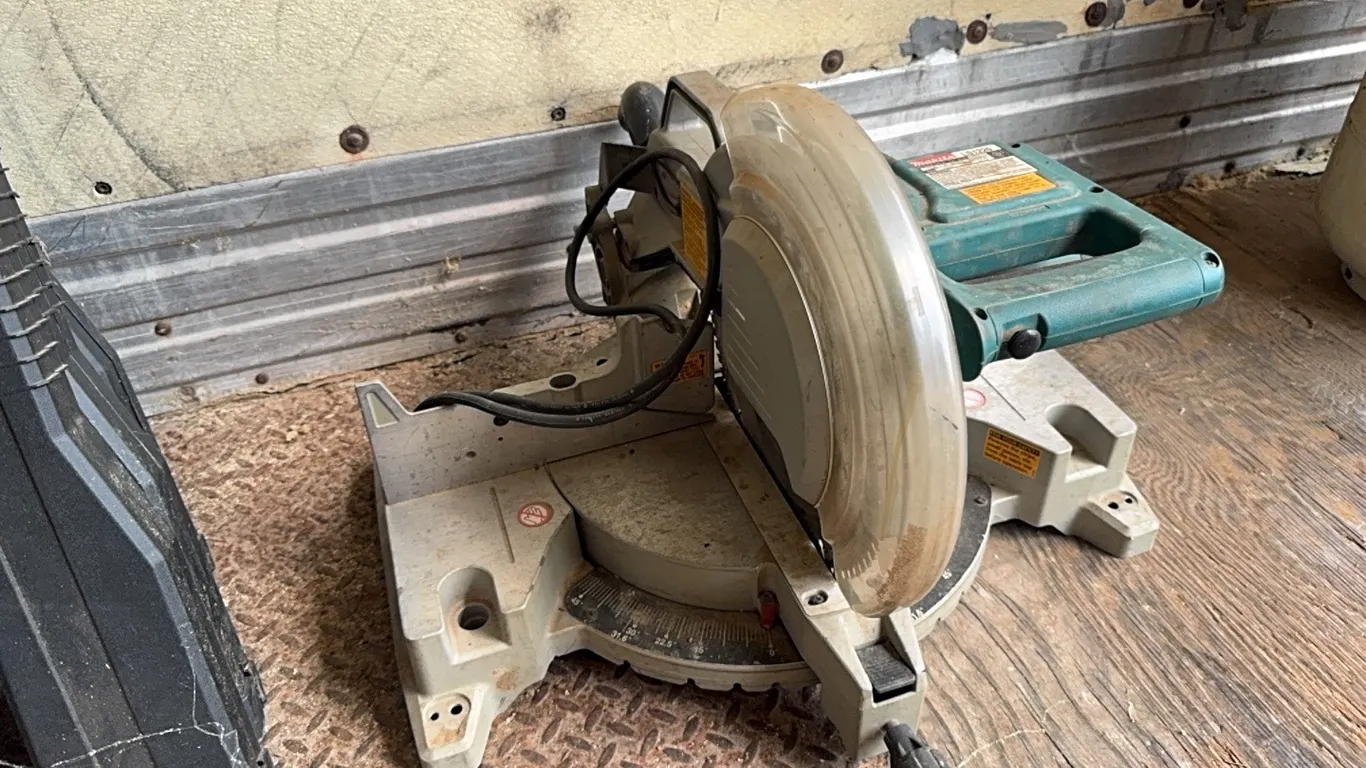 Makita miter saw