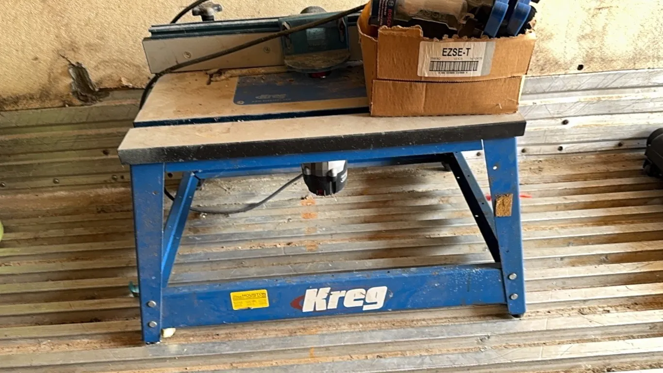 Kreg router and table