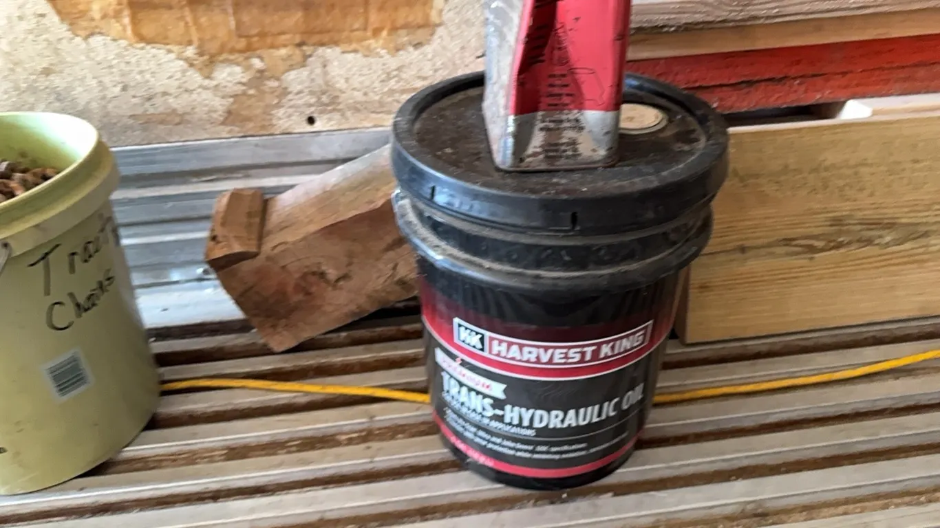 Hydraulic oil
