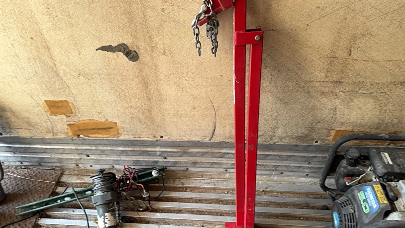 Steel post puller