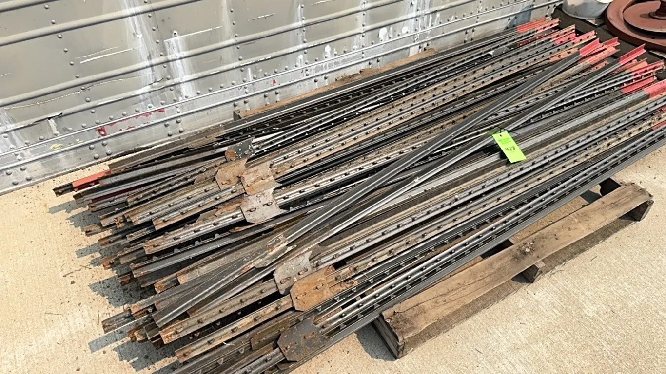 Approx 50 steel post 7’