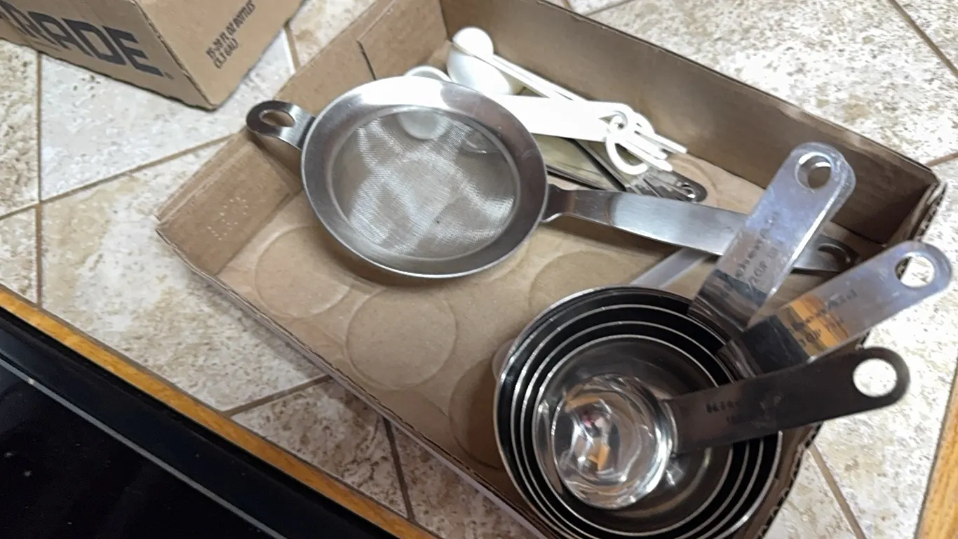 Measure cups, strainer
