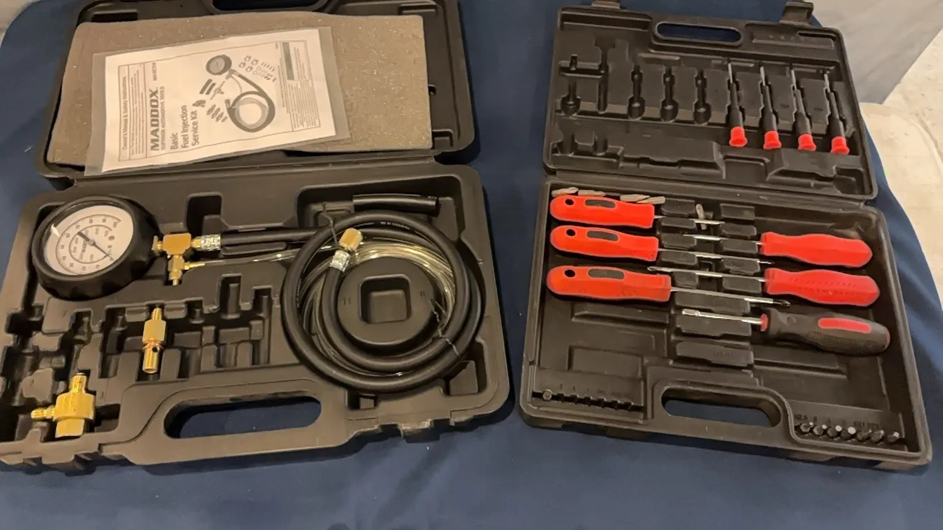 Screwdrivers and fuel injection kit