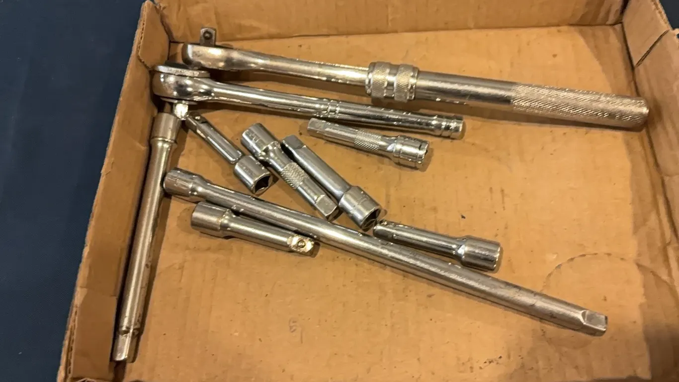 Sockets and socket wrenches