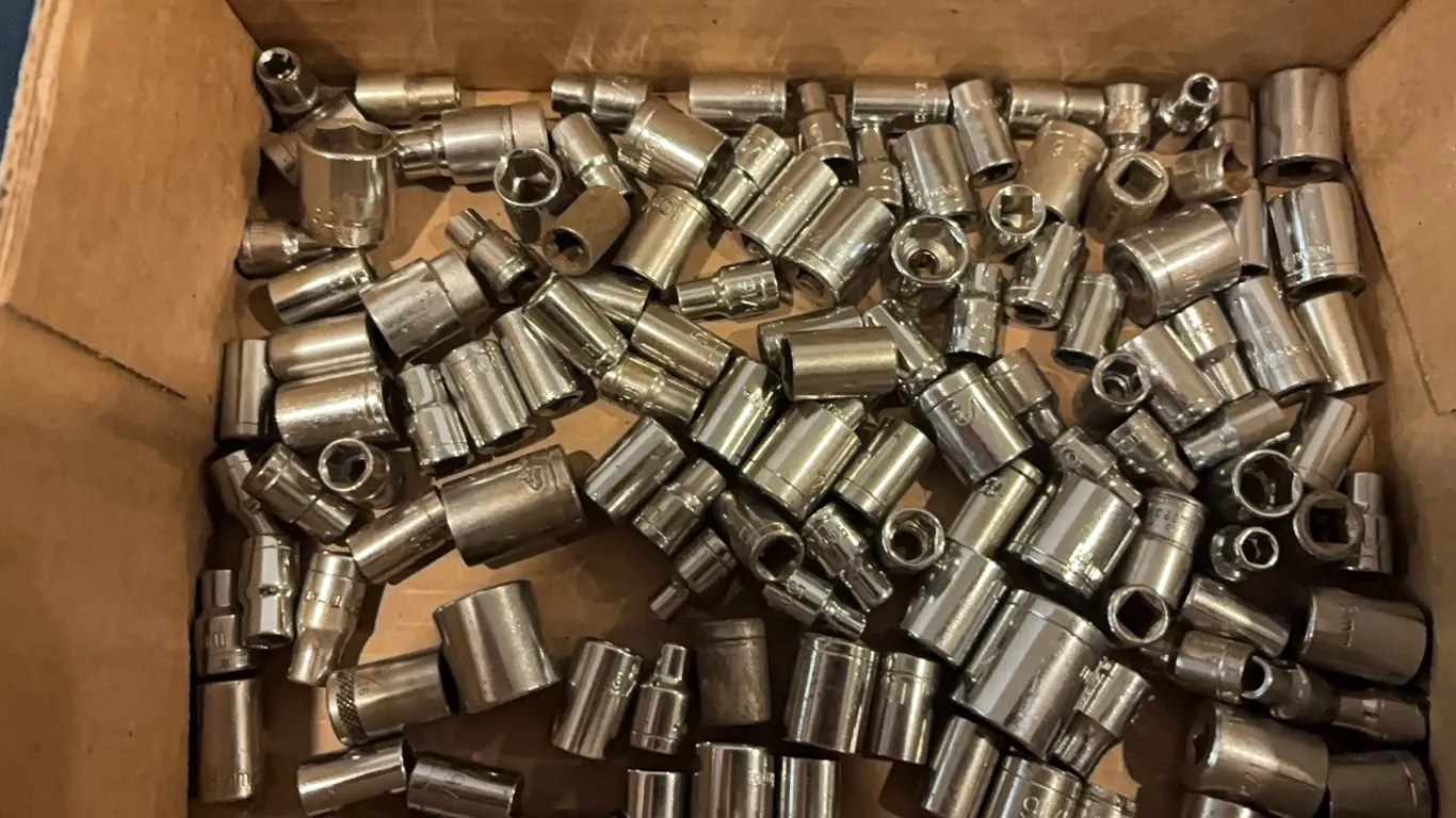 Socket wrench heads