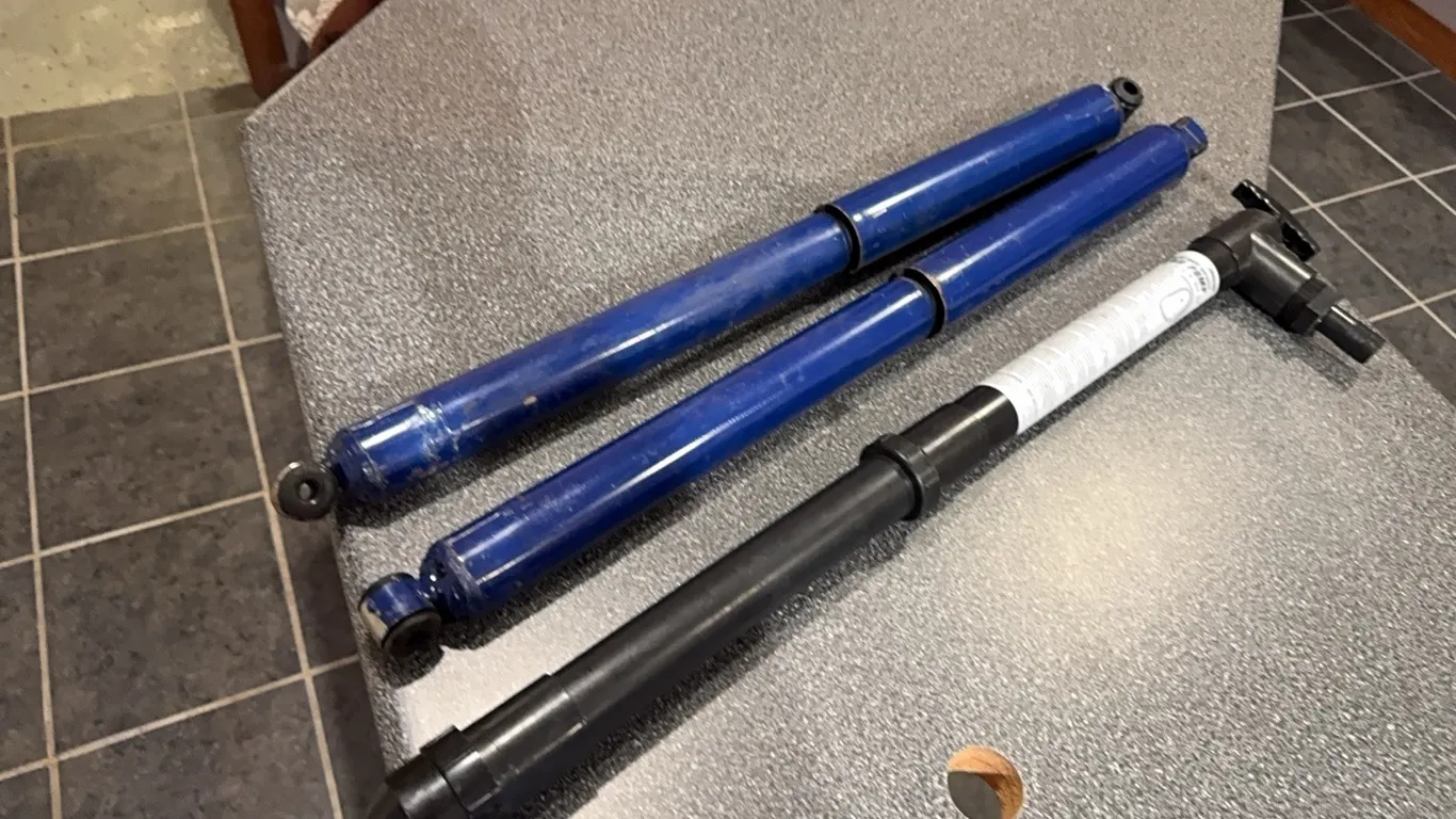 Shovks, hand pump