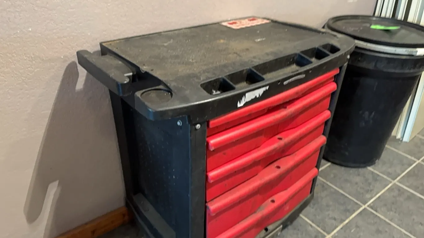 Rolling tool chest