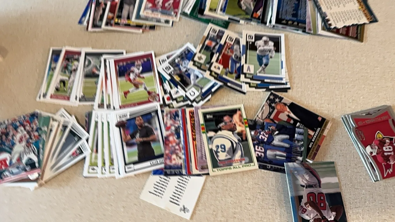185 assorted football cards