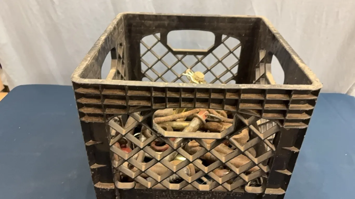 Crate w/ Hitch Pins & Clevises