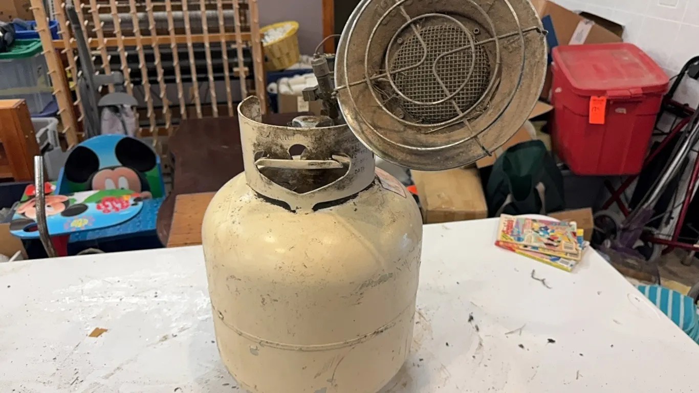 Propane tank and heater
