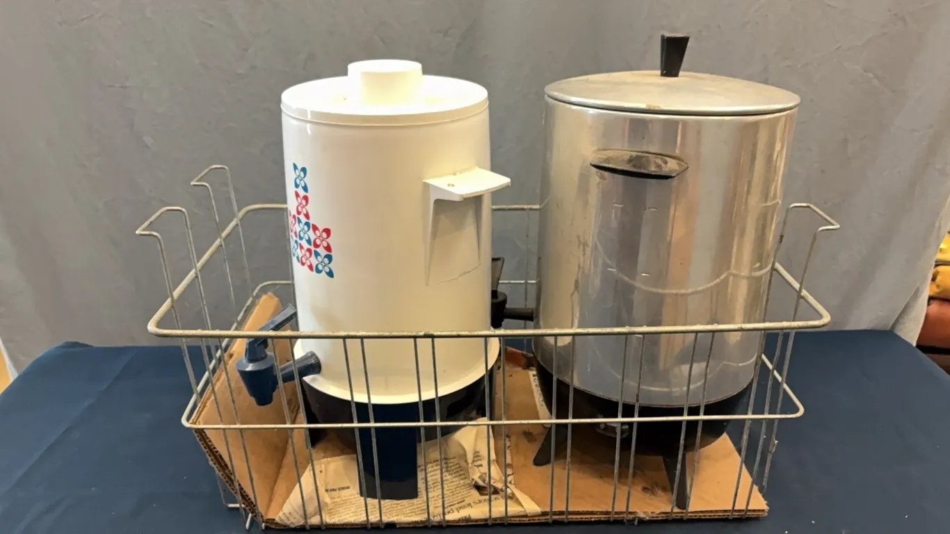 Basket w/ Drink Servers