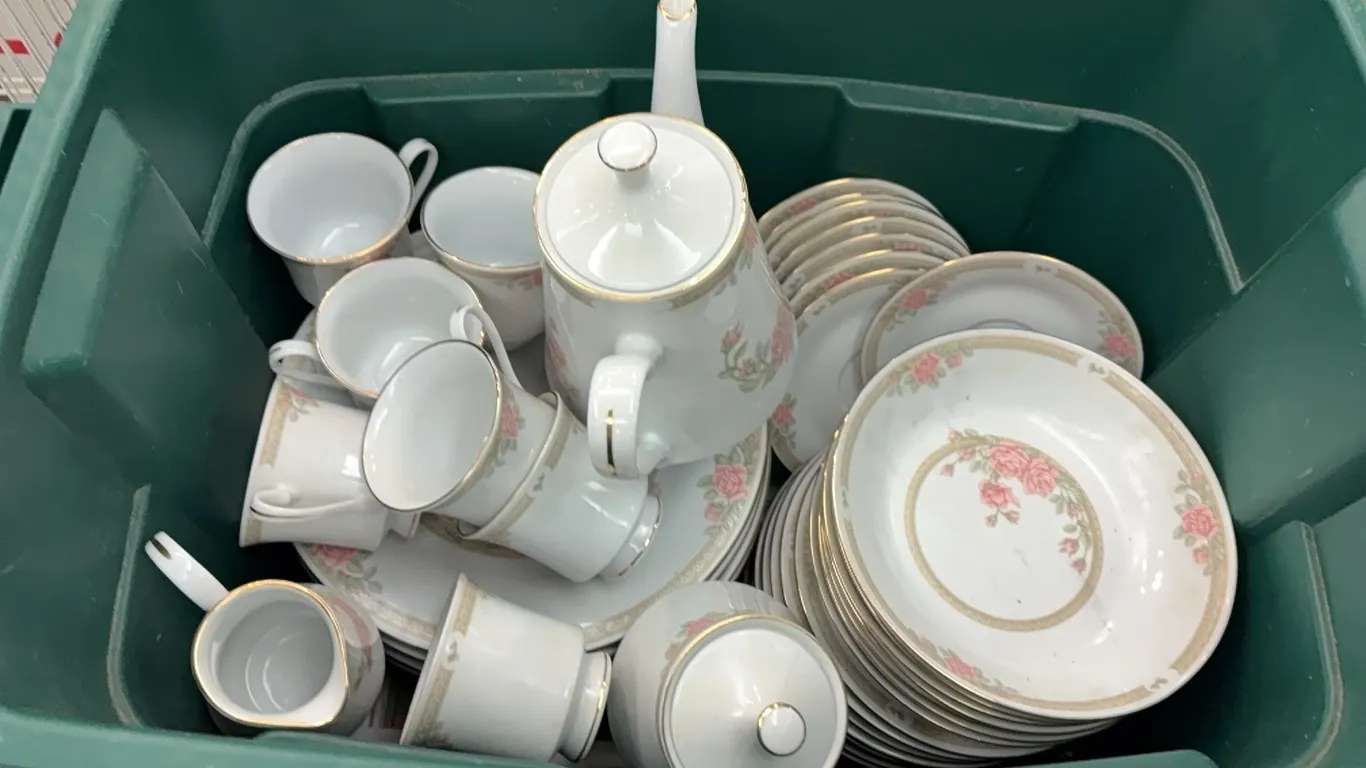 Crown Ming China Set