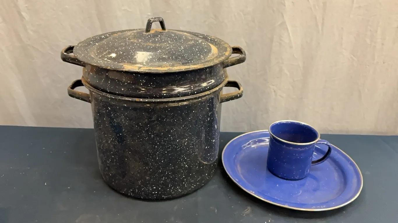 Enamel Pots & Dishes