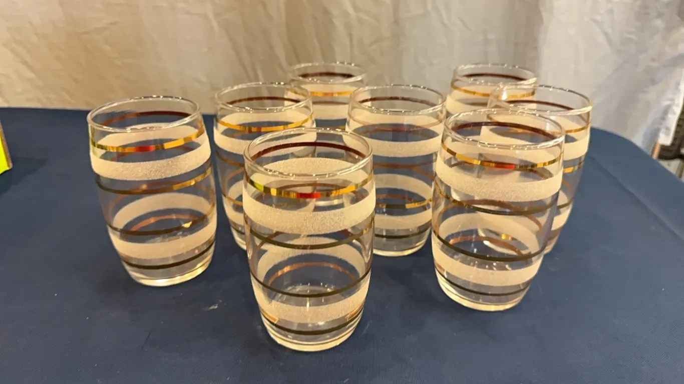 8 drinking glasses