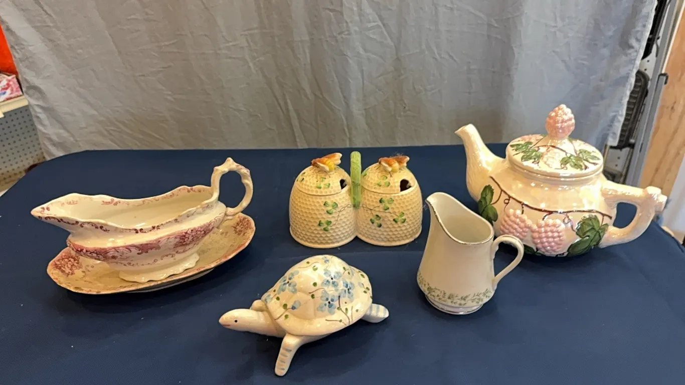 Tea pot, gravy bowl, honey pot