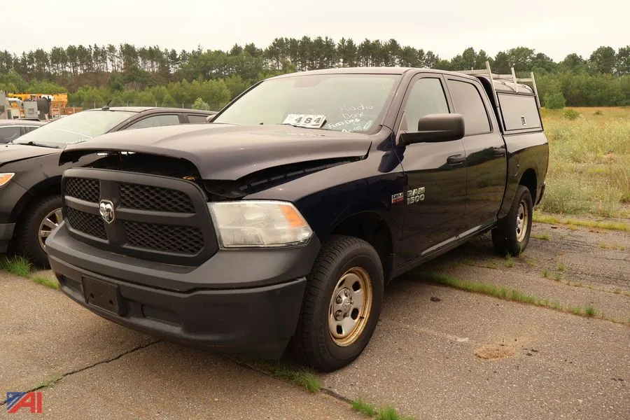 2016 Ram 1500 Pickup Truck with Cap (3166)