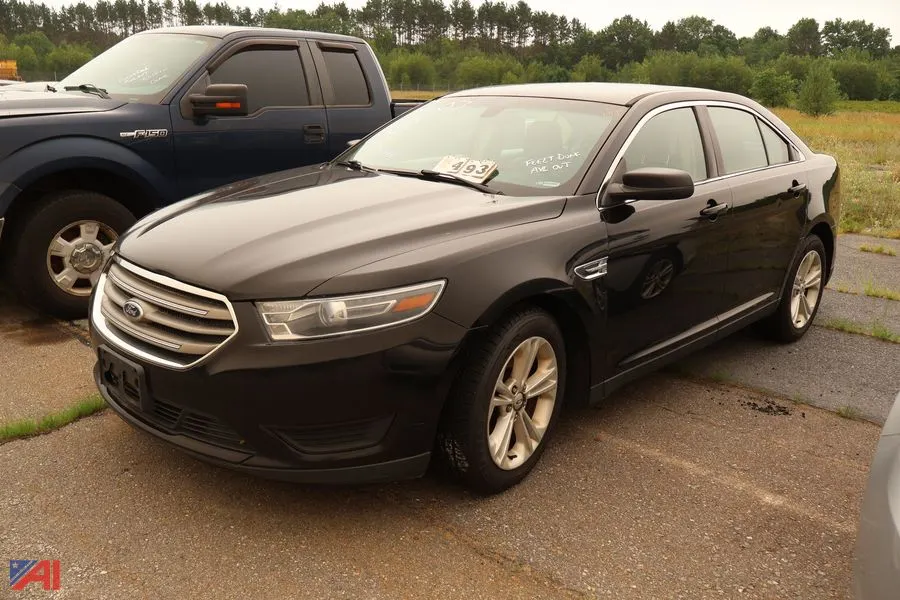2016 Ford Taurus Sedan (3107)