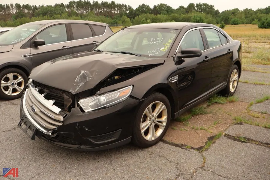 2019 Ford Taurus Sedan (2195)