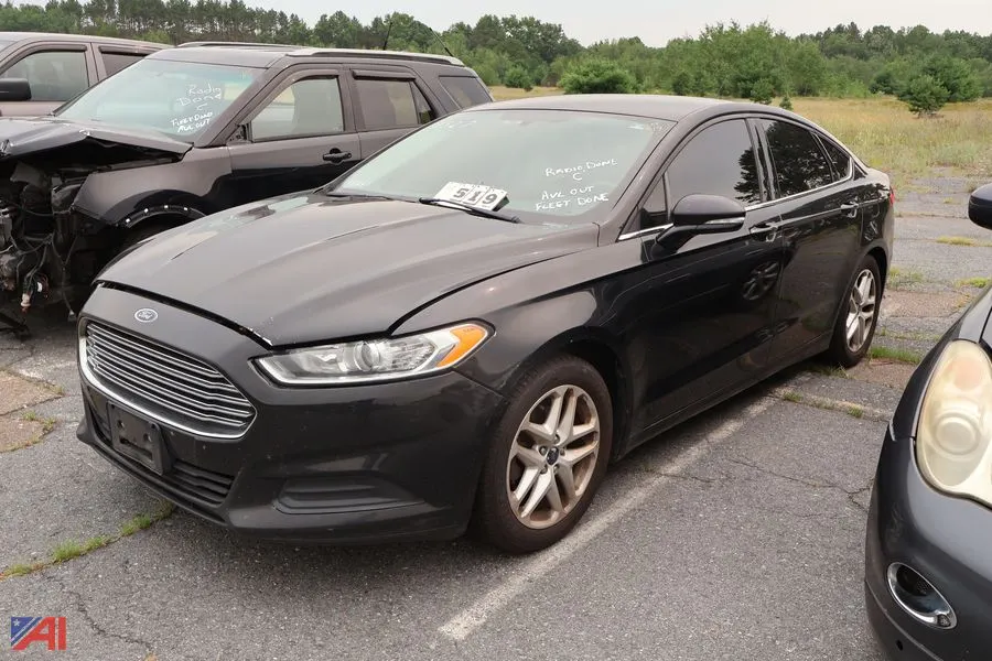 2015 Ford Fusion Sedan (2527)