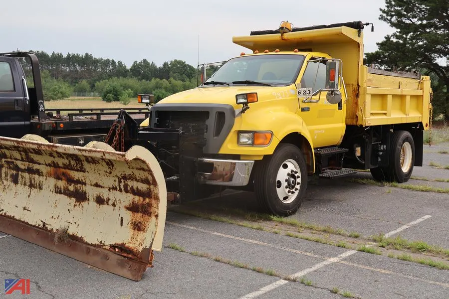 2005 Ford F650 Super Duty Dump Truck with Plow (9873)