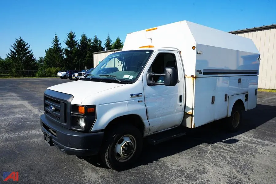 2013 Ford E350 Shahl Utility Truck