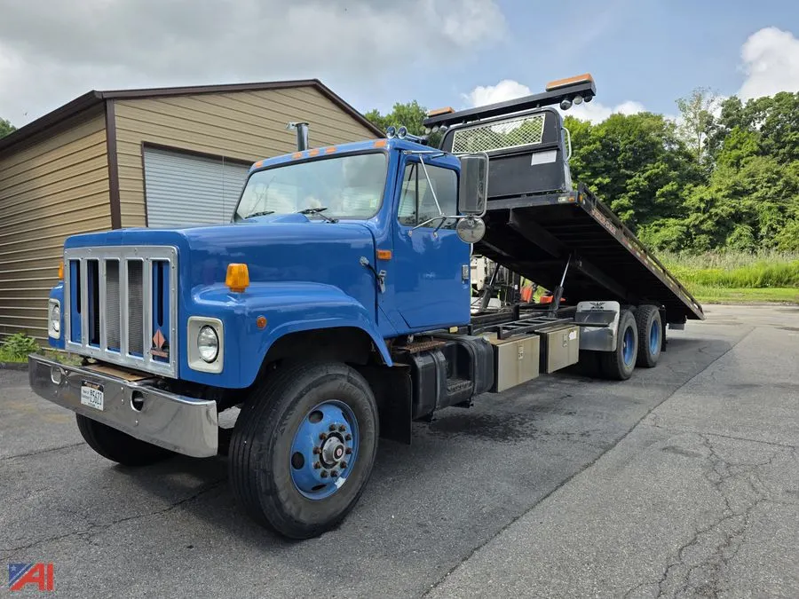 (#3) 2000 International 2574 Rollback Truck