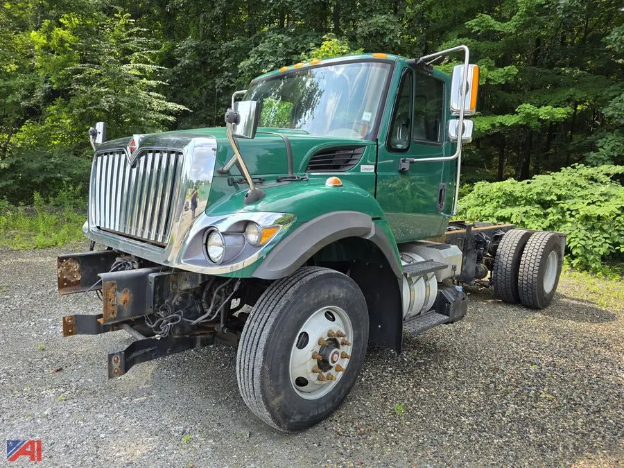 (#11) 2017 International WorkStar 7500 Cab & Chassis