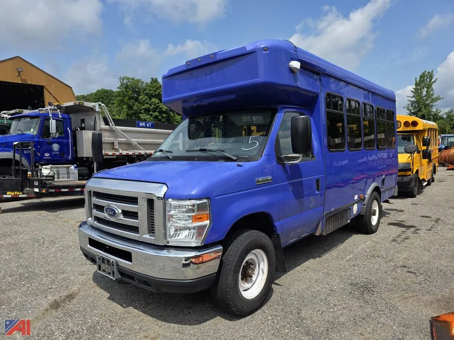 (#5) 2018 Ford E-Series Passenger Bus