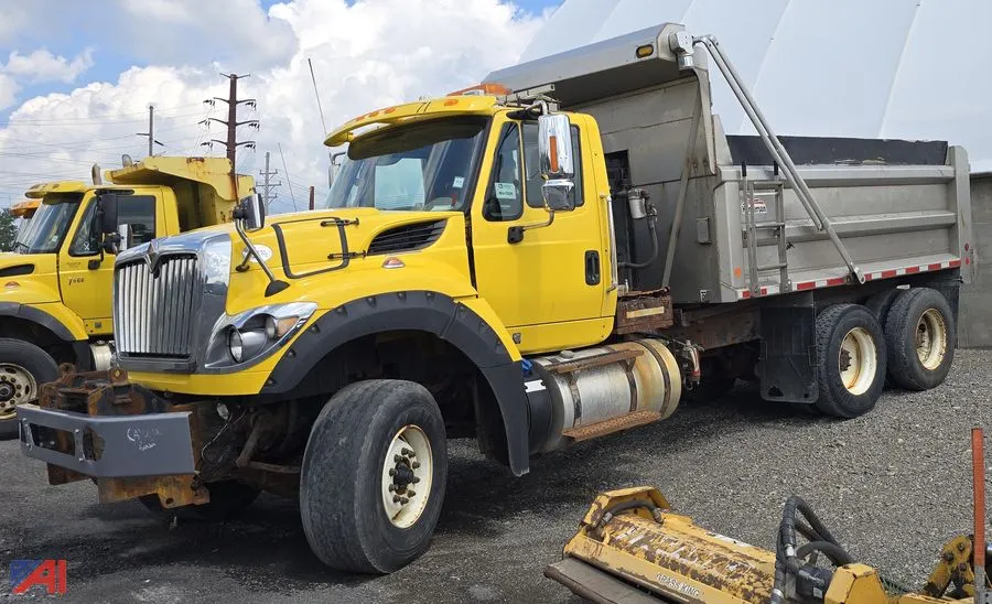 2016 International WorkStar 7600 Dump Truck