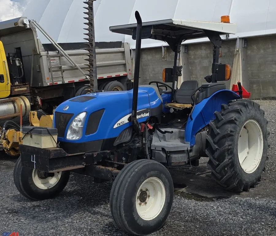 2005 Ford New Holland TN70A TL60 Tractor with Sickle Bar Mower Attachment